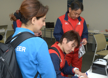 Делегации различных стран проходят аккредитацию на Кубок мира по прыжкам на батуте в Баку. Азербайджан, 3 март, 2016 